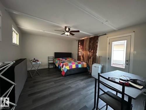 9130 83 Avenue, Edmonton, AB - Indoor Photo Showing Bedroom