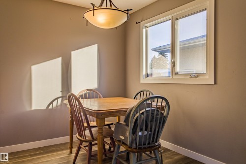 157 Brookwood Drive, Spruce Grove, AB - Indoor Photo Showing Dining Room
