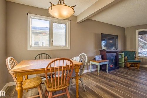 157 Brookwood Drive, Spruce Grove, AB - Indoor Photo Showing Dining Room