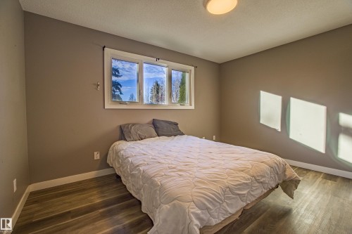 157 Brookwood Drive, Spruce Grove, AB - Indoor Photo Showing Bedroom