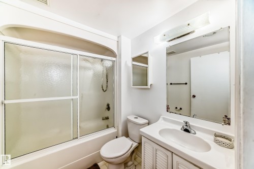 17719 84 Avenue, Edmonton, AB - Indoor Photo Showing Bathroom