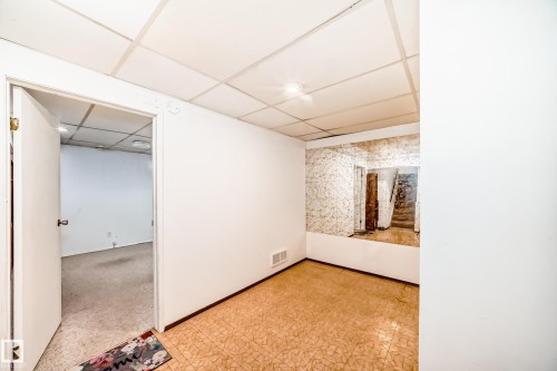 17719 84 Avenue, Edmonton, AB - Indoor Photo Showing Other Room