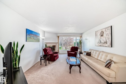 17719 84 Avenue, Edmonton, AB - Indoor Photo Showing Living Room