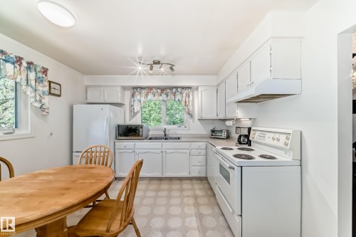 17719 84 Avenue, Edmonton, AB - Indoor Photo Showing Kitchen With Double Sink
