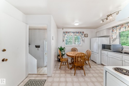 17719 84 Avenue, Edmonton, AB - Indoor Photo Showing Kitchen With Double Sink