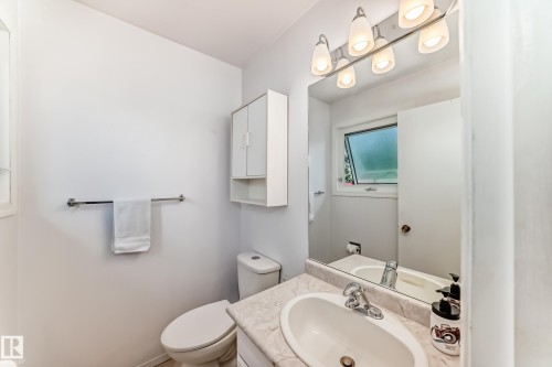17719 84 Avenue, Edmonton, AB - Indoor Photo Showing Bathroom