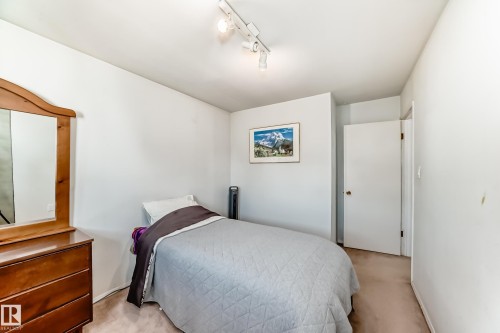 17719 84 Avenue, Edmonton, AB - Indoor Photo Showing Bedroom