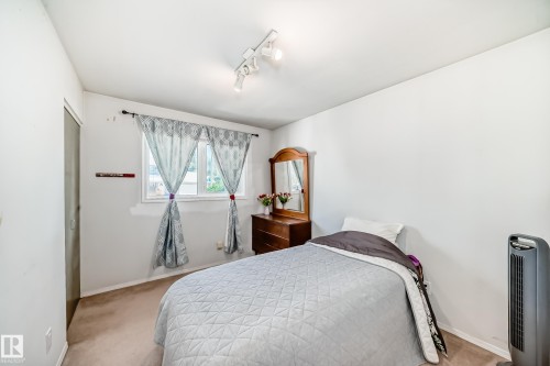 17719 84 Avenue, Edmonton, AB - Indoor Photo Showing Bedroom