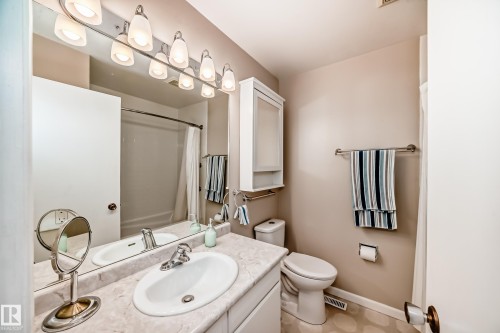 17719 84 Avenue, Edmonton, AB - Indoor Photo Showing Bathroom