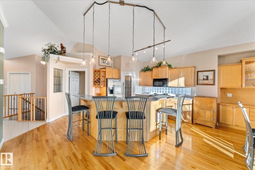813 Proctor Wynd, Edmonton, AB - Indoor Photo Showing Kitchen