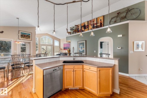 813 Proctor Wynd, Edmonton, AB - Indoor Photo Showing Kitchen