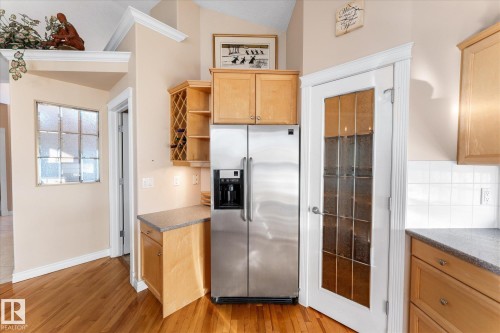 813 Proctor Wynd, Edmonton, AB - Indoor Photo Showing Kitchen