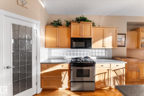 813 Proctor Wynd, Edmonton, AB - Indoor Photo Showing Kitchen