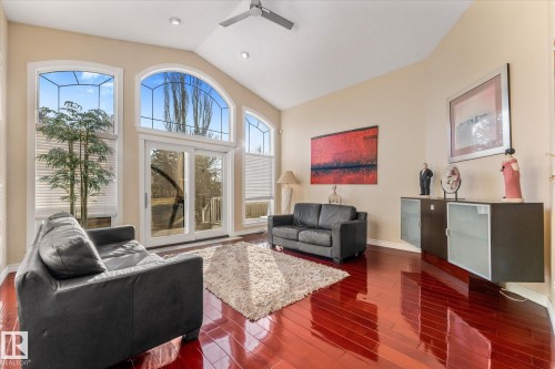 813 Proctor Wynd, Edmonton, AB - Indoor Photo Showing Living Room