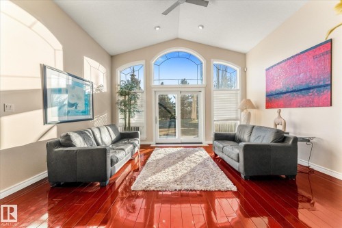 813 Proctor Wynd, Edmonton, AB - Indoor Photo Showing Living Room