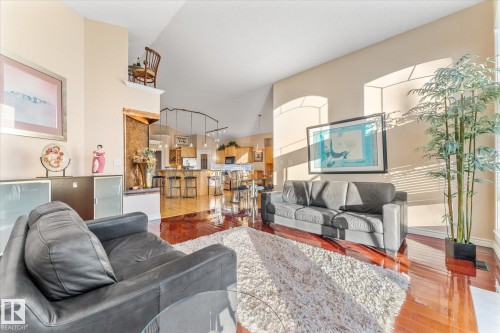 813 Proctor Wynd, Edmonton, AB - Indoor Photo Showing Living Room