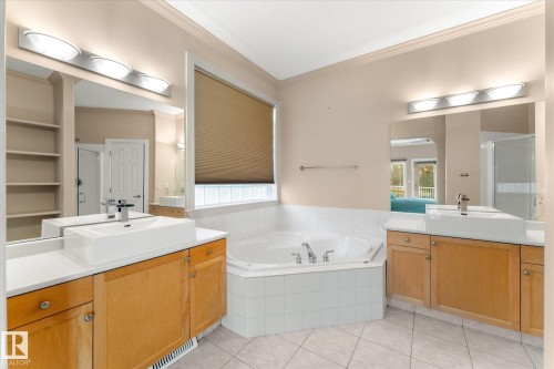 813 Proctor Wynd, Edmonton, AB - Indoor Photo Showing Bathroom