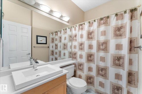 813 Proctor Wynd, Edmonton, AB - Indoor Photo Showing Bathroom