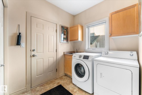 813 Proctor Wynd, Edmonton, AB - Indoor Photo Showing Laundry Room