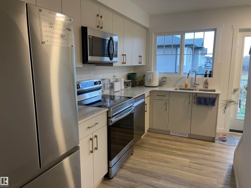 64 17832 78 Street, Edmonton, AB - Indoor Photo Showing Kitchen With Double Sink