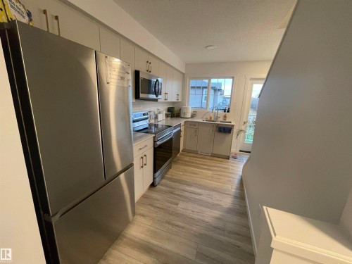 64 17832 78 Street, Edmonton, AB - Indoor Photo Showing Kitchen