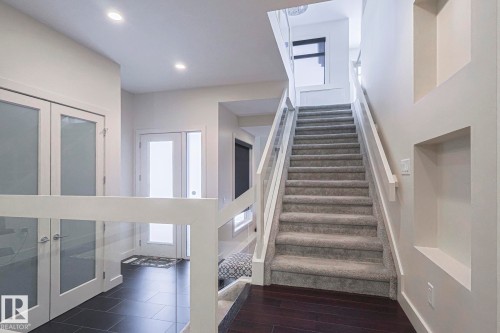 1116 Hainstock Green Green, Edmonton, AB - Indoor Photo Showing Other Room