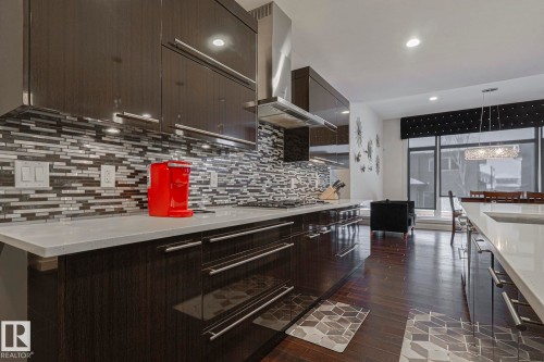 1116 Hainstock Green Green, Edmonton, AB - Indoor Photo Showing Kitchen With Upgraded Kitchen