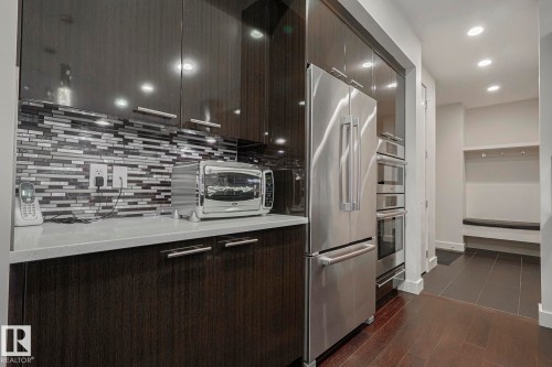 1116 Hainstock Green Green, Edmonton, AB - Indoor Photo Showing Kitchen