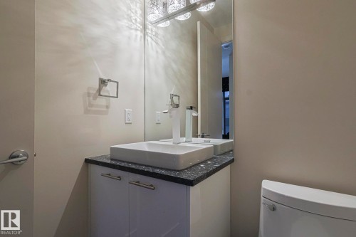 1116 Hainstock Green Green, Edmonton, AB - Indoor Photo Showing Bathroom