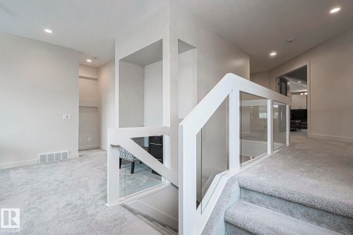 1116 Hainstock Green Green, Edmonton, AB - Indoor Photo Showing Other Room