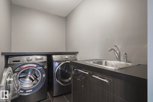 1116 Hainstock Green Green, Edmonton, AB - Indoor Photo Showing Laundry Room