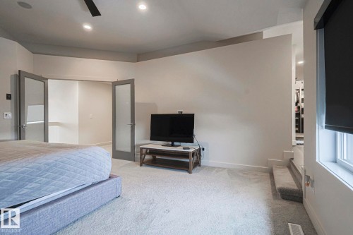 1116 Hainstock Green Green, Edmonton, AB - Indoor Photo Showing Bedroom