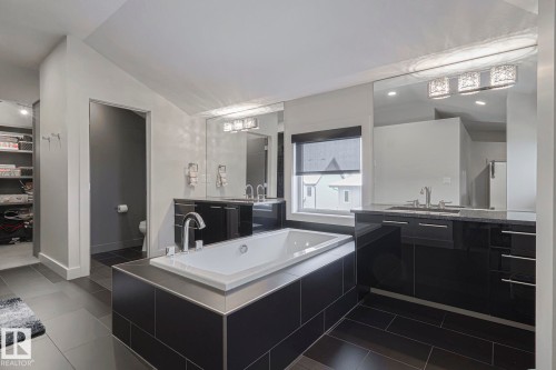 1116 Hainstock Green Green, Edmonton, AB - Indoor