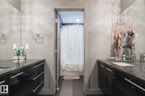 1116 Hainstock Green Green, Edmonton, AB - Indoor Photo Showing Bathroom