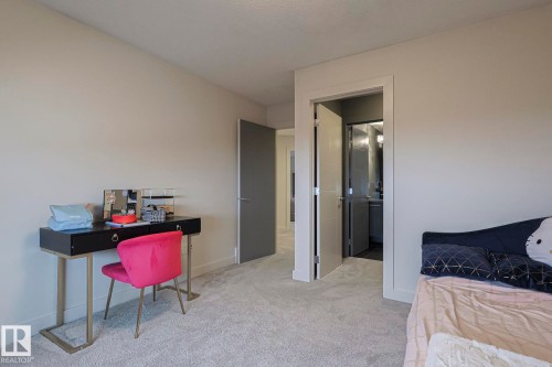 1116 Hainstock Green Green, Edmonton, AB - Indoor Photo Showing Bedroom
