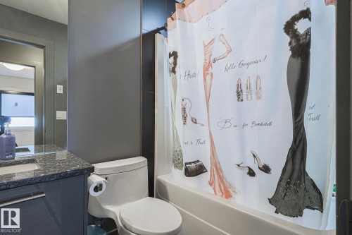 1116 Hainstock Green Green, Edmonton, AB - Indoor Photo Showing Bathroom