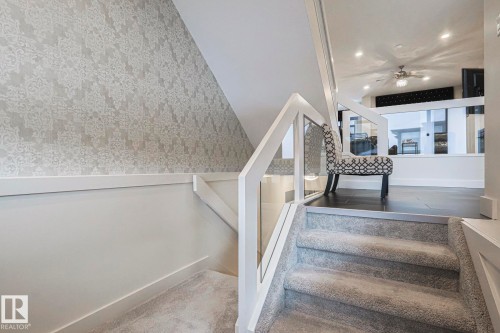 1116 Hainstock Green Green, Edmonton, AB - Indoor Photo Showing Other Room