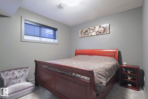1116 Hainstock Green Green, Edmonton, AB - Indoor Photo Showing Bedroom