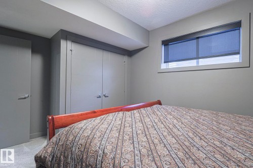 1116 Hainstock Green Green, Edmonton, AB - Indoor Photo Showing Bedroom