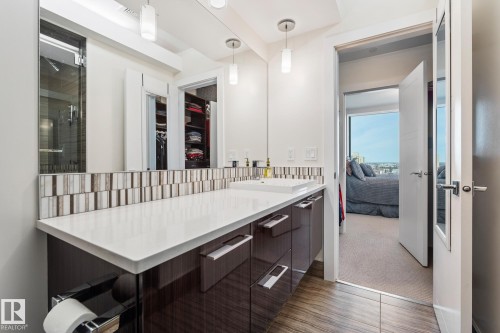 1201 11969 Jasper Avenue, Edmonton, AB - Indoor Photo Showing Bathroom