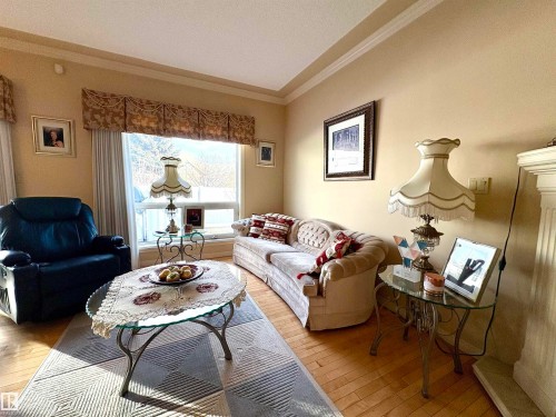 15 17603 99 Street, Edmonton, AB - Indoor Photo Showing Living Room