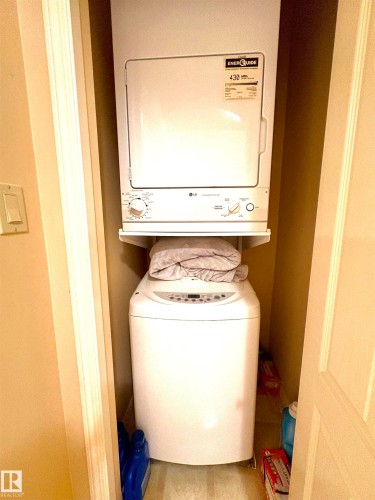 15 17603 99 Street, Edmonton, AB - Indoor Photo Showing Laundry Room