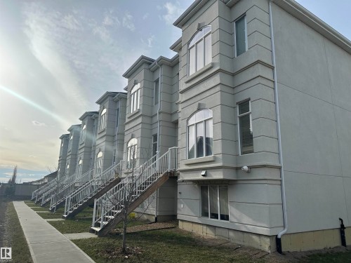 35 723 172 Street, Edmonton, AB - Outdoor