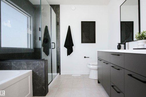 8963 Elves Loop, Edmonton, AB - Indoor Photo Showing Bathroom