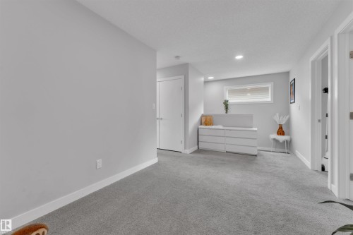 252 39 Avenue, Edmonton, AB - Indoor Photo Showing Other Room