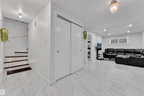 252 39 Avenue, Edmonton, AB - Indoor