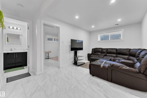 252 39 Avenue, Edmonton, AB - Indoor