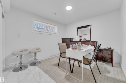 252 39 Avenue, Edmonton, AB - Indoor Photo Showing Dining Room