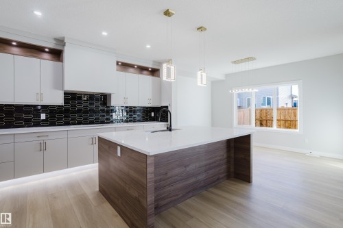 15108 14 Street, Edmonton, AB - Indoor Photo Showing Kitchen With Upgraded Kitchen