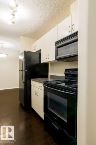 239 279 Suder Greens Drive, Edmonton, AB - Indoor Photo Showing Kitchen